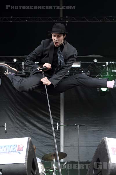 MAXIMO PARK - 2012-08-25 - SAINT CLOUD - Domaine National - Grande Scene - 